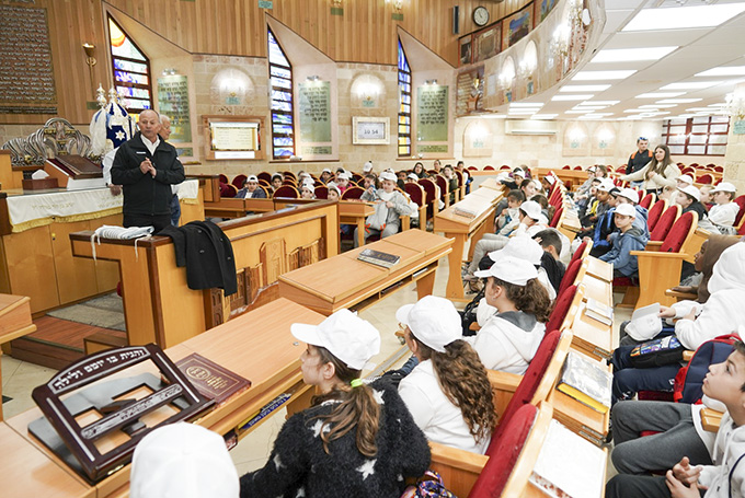 רבותיי, ההיסטוריה חוזרת